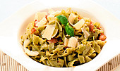 Tagliatelle s ořechy a pestem