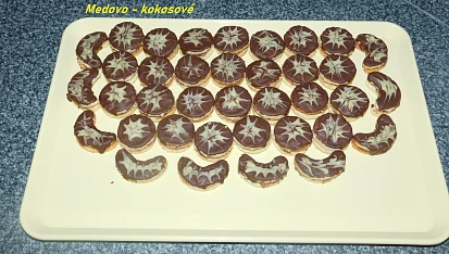Medovo-kokosové cukroví