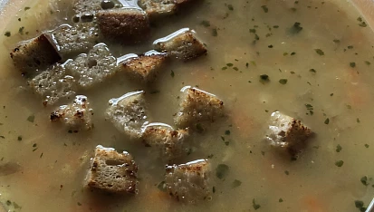 Zimní polévka z mrkve a červené čočky