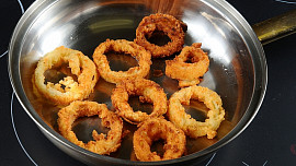 Smažené cibulové kroužky