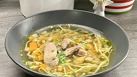 Silný slepičí vývar