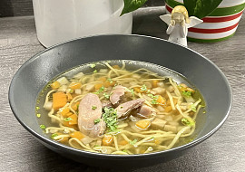 Silný slepičí vývar