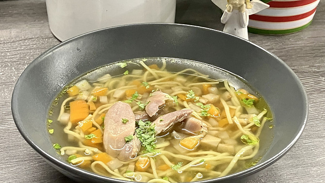 Silný slepičí vývar