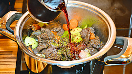 Telecí líčka s mrkví a celerem