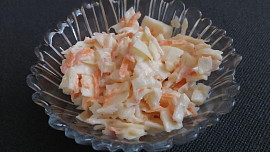 Salát coleslaw s bílým jogurtem