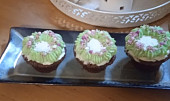 Lehký tvarohový krém (nejen) na cupcakes (Poprvé jsem zkoušela zdobit muffiny krémem. Je moc dobrý a jednoduchý.)