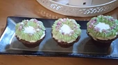 Lehký tvarohový krém (nejen) na cupcakes, Poprvé jsem zkoušela zdobit muffiny krémem. Je moc dobrý a jednoduchý.