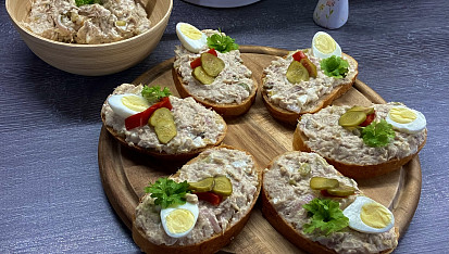 Chlebíčky s pomazánkou z uzené makrely