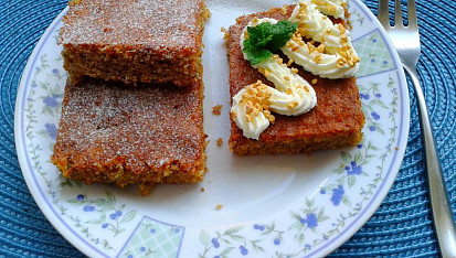 Jablková buchta s karamelem