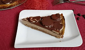 Kávový cheesecake se skořicovými sušenkami a banánem