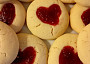 Máslové sušenky s džemem (Pinterest heart cookies)