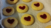 Máslové sušenky s džemem (Pinterest heart cookies)