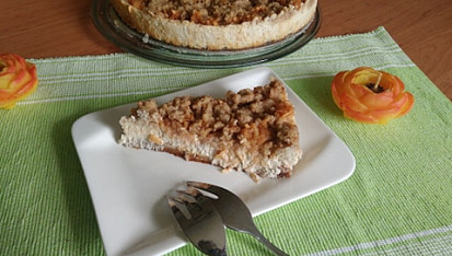 Lotus cheesecake s jablky a drobenkou