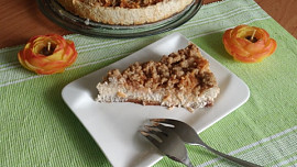 Lotus cheesecake s jablky a drobenkou