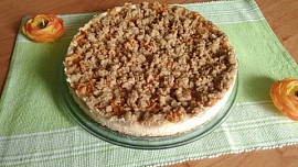 Lotus cheesecake s jablky a drobenkou