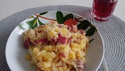 Šťouchanice z brambor, slaniny a kysaného zelí