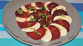 Caprese z pečené řepy