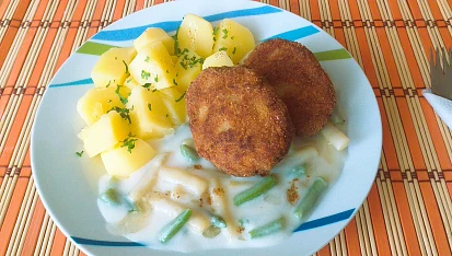 Mleté kuřecí kuličky ve fazolkové omáčce