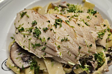 Kohoutí prsa sous vide se žampionovým ragú