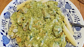 Penne se špenátem, kari, nivou a kuřecím masem