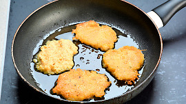 Placky z cizrny a kyselého zelí