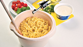 Těstovinový salát s ricottou a grilovaným masem