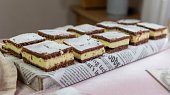 Jednoduchý moučník s pudinkovo-smetanovým krémem