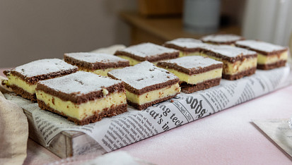 Jednoduchý moučník s pudinkovo-smetanovým krémem