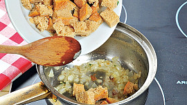 Chlebová česnečka