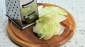 Dušená kedlubna s noky