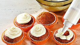 Mrkvové muffiny s pistáciemi