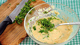 Brokolicová polévka se sýrovými noky