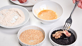 Řízečky v sezamu se salátem