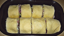 Zelný štrúdl s uzeným masem