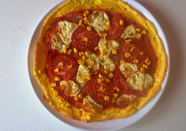 Pizza z tvarohového těsta