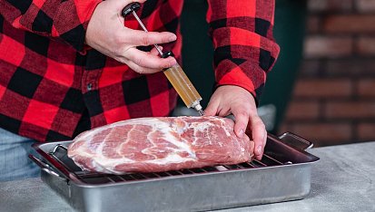 Rožněná krkovice v celku na grilu