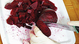 Salát z červené řepy a brambor