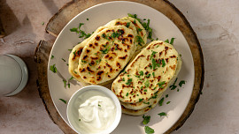 Indické placky naan z pánve (bez droždí)