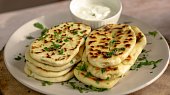 Indické placky naan z pánve (bez droždí)