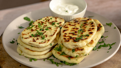 Indické placky naan z pánve (bez droždí)