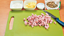 Grepový salát se šunkou