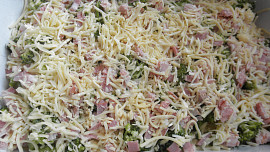 Zapečená brokolice s bramborami a slaninou