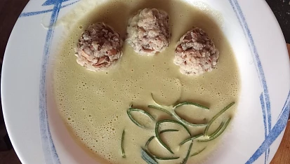Pórková polévka s houbovými knedlíčky