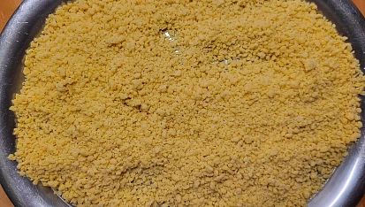 Strouhání do polévky vyrobené v sekáčku (čopru)