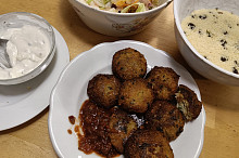 falafel s kuskusem a dresingem