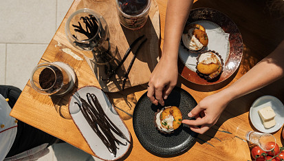 Cheesecake s vanilkou a broskvovým chutney