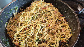 Špagety s medvědím česnekem na způsob carbonara