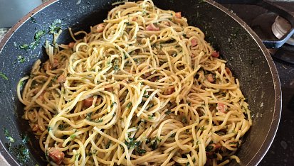 Špagety s medvědím česnekem na způsob carbonara