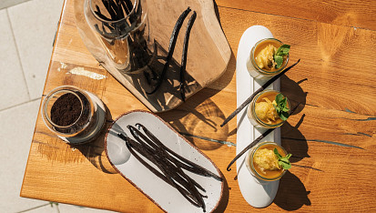 Vanilková panna cotta s mangovým pyré