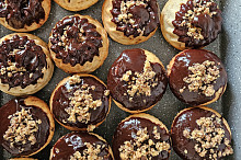 Nazdobené bábovičky a muffiny.